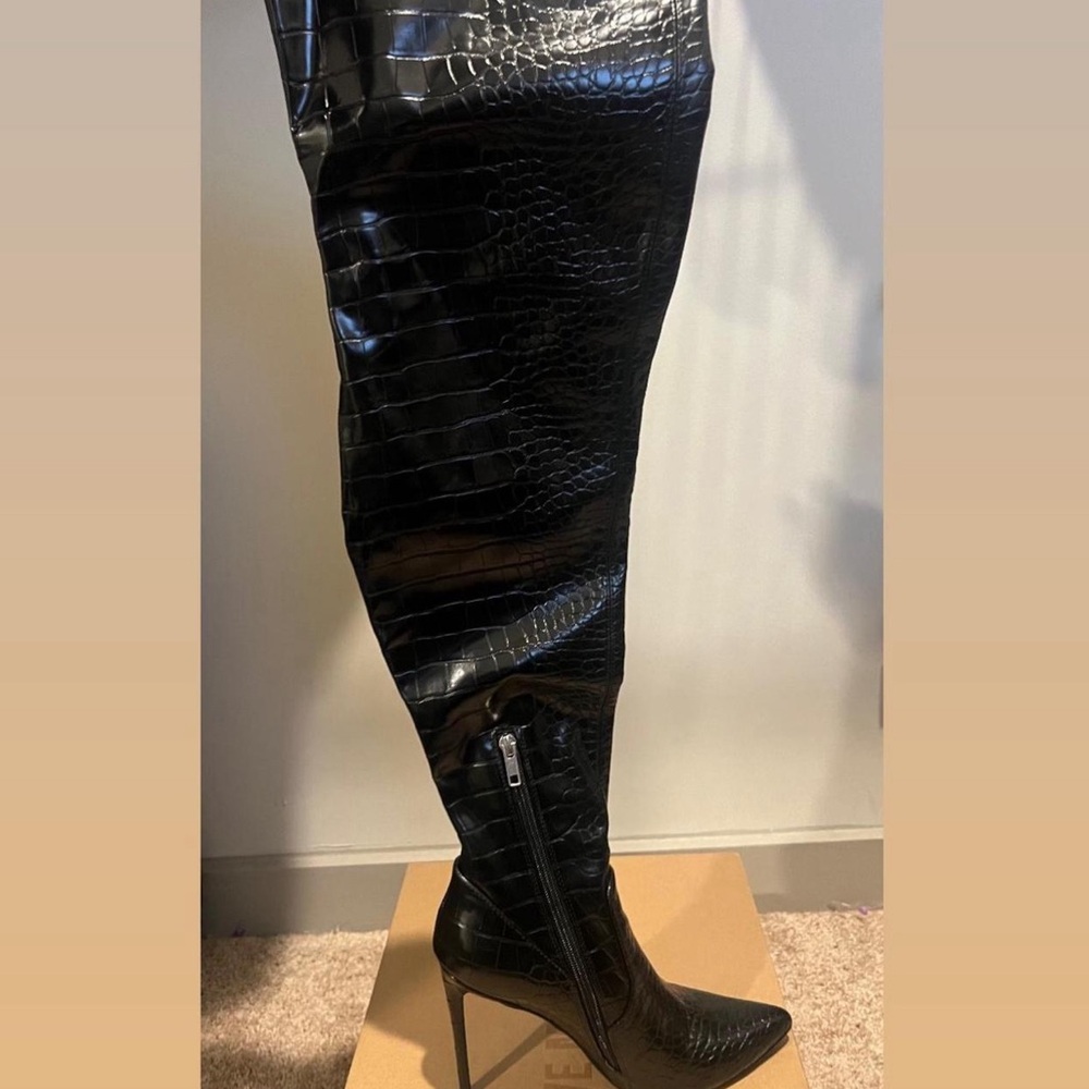 Steve Madden- knee high boots